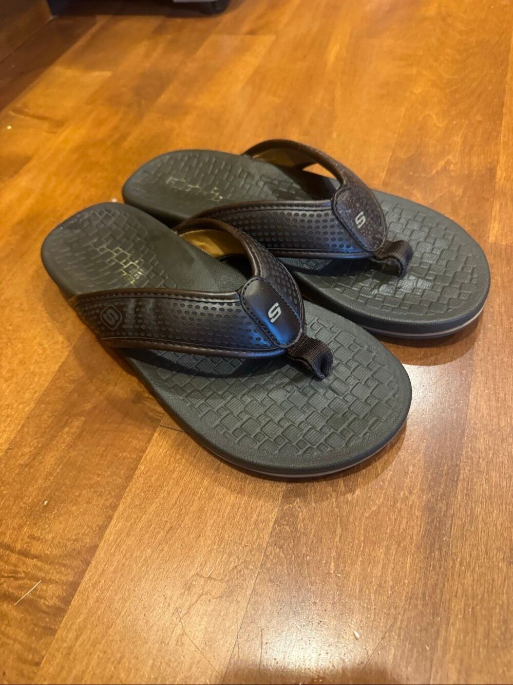 Skechers Brown Leather Upper Thong Sandals Approx Men’s Size 8–9